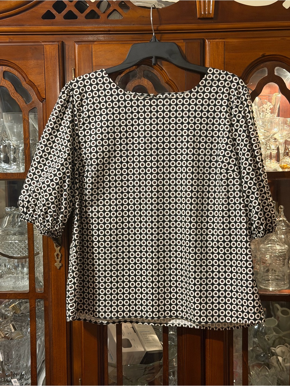 Ann Taylor Black, Plum & White Geometric Puff-Sleeve Women’s Top